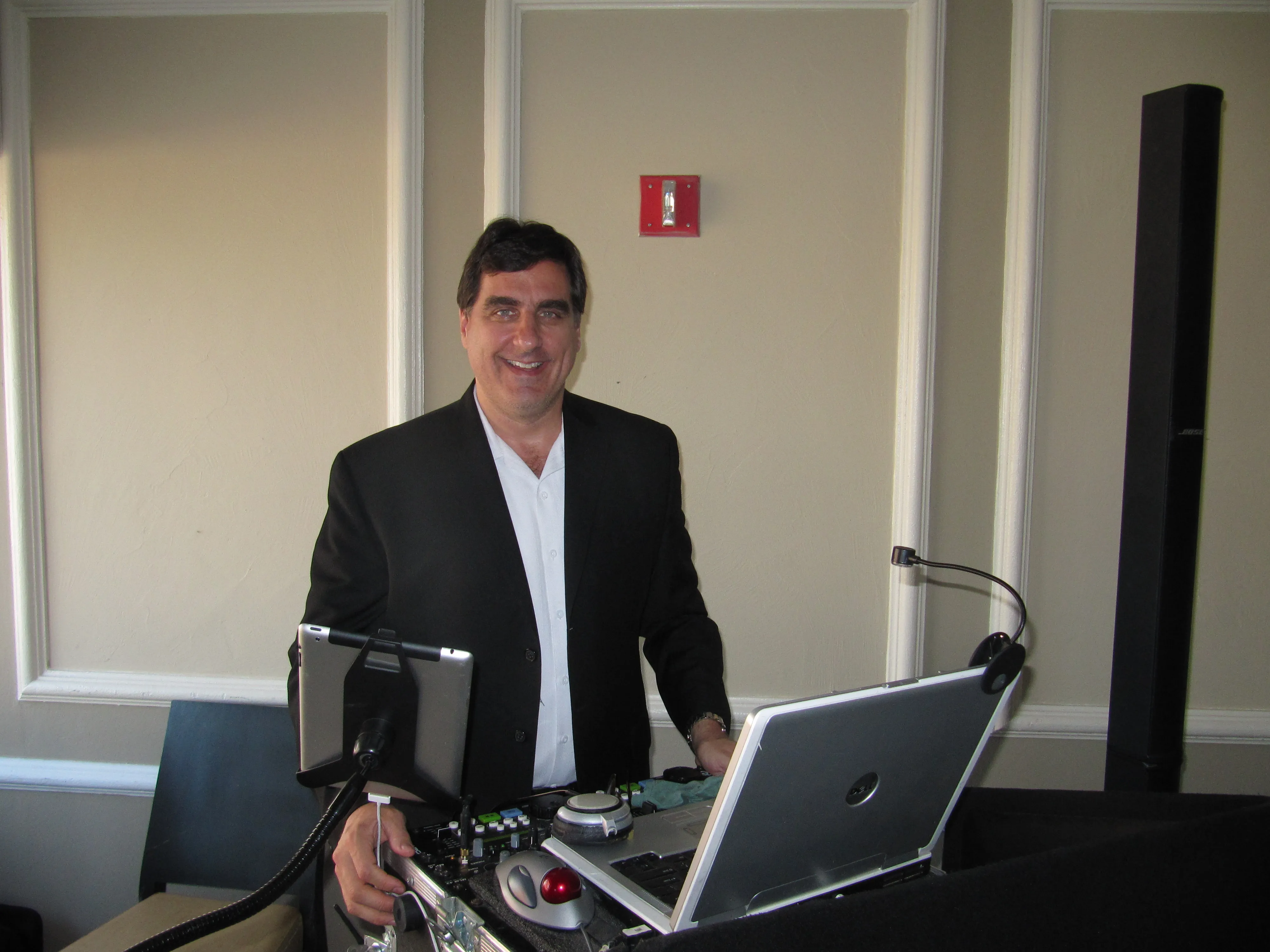How to find a great karaoke dj for your event