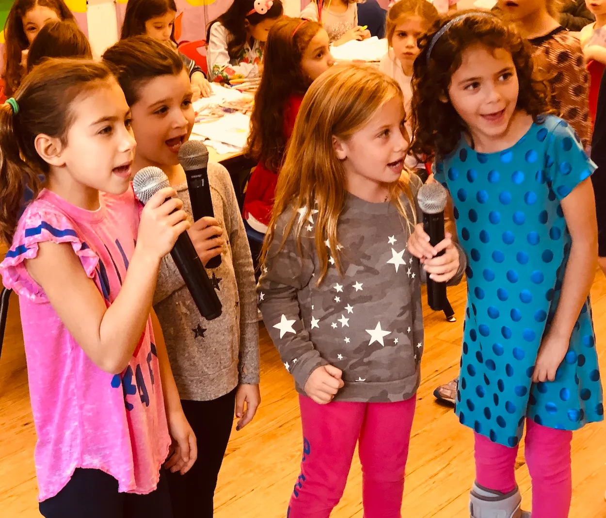Kids singing karaoke together at a birthday party with David Swirsky