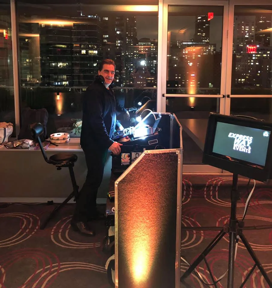 What to look for in hiring a great karaoke dj